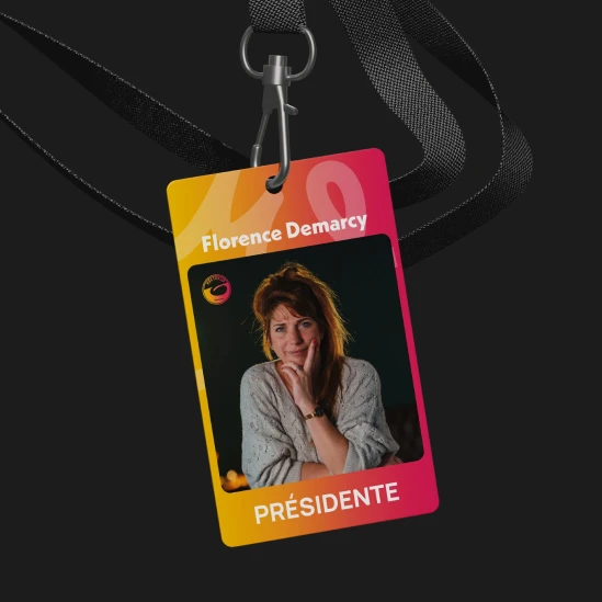 mockup d'un badge de festival avec la photo de Florence Demarcy